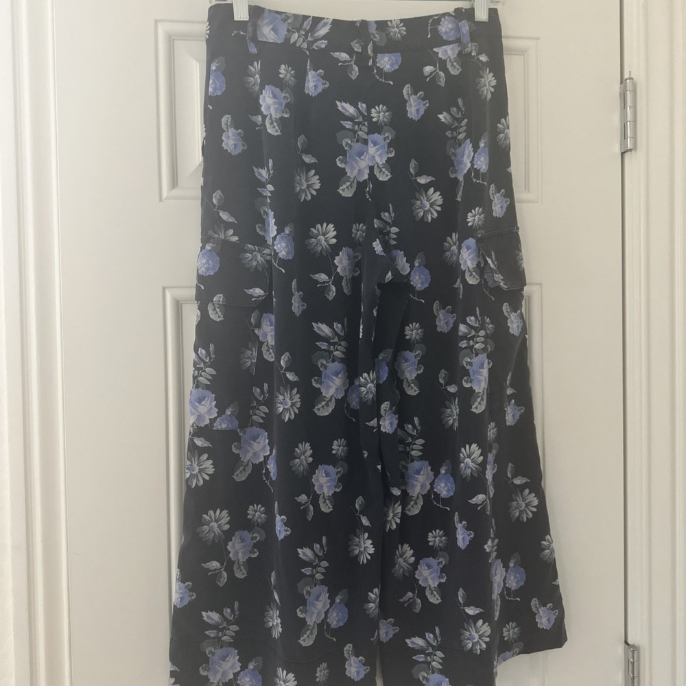 Becken Navy Floral Pleated 6 Silk Pants Wide Legged Cropped Pants Coastal Gaucho - Picture 5 of 8